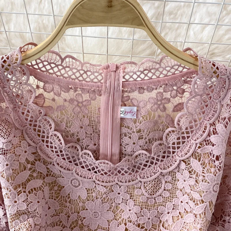 Summer new gentle style round-neck dress with water-soluble hollowed-out lace waist shows thin dress elegant temperament big swing skirt