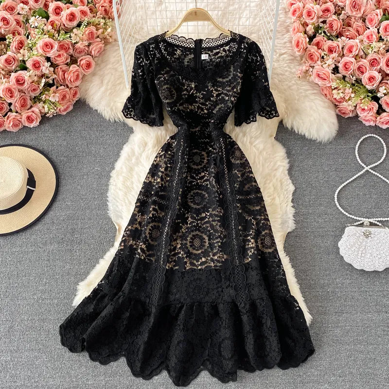Summer new gentle style round-neck dress with water-soluble hollowed-out lace waist shows thin dress elegant temperament big swing skirt