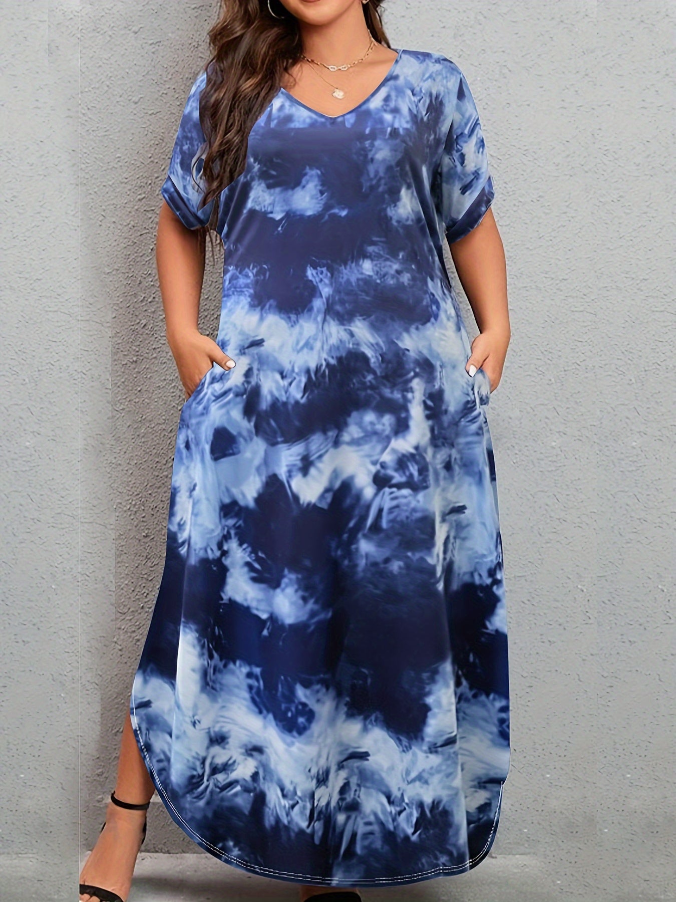 Plus Size V-Neck Tie Dye Print Curved Hem Long Length Dress - Soft Medium Stretch Polyester, Loose Fit, Short Sleeve, Pocket, Pullover, Random Printing - Perfect for Weekend Casual Spring, Summer, and Fall Occasions