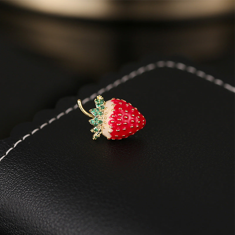 2025 Mini cute Japanese small strawberry brooch women's anti-light neckline corsage trendy personalized fashion badge accessories