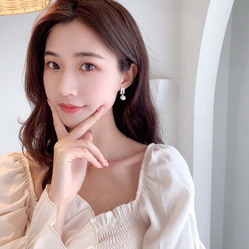 2025 Korean temperament simple zircon stud earrings women's S925 silver needle creative jewelry wholesale geometric pearl earrings