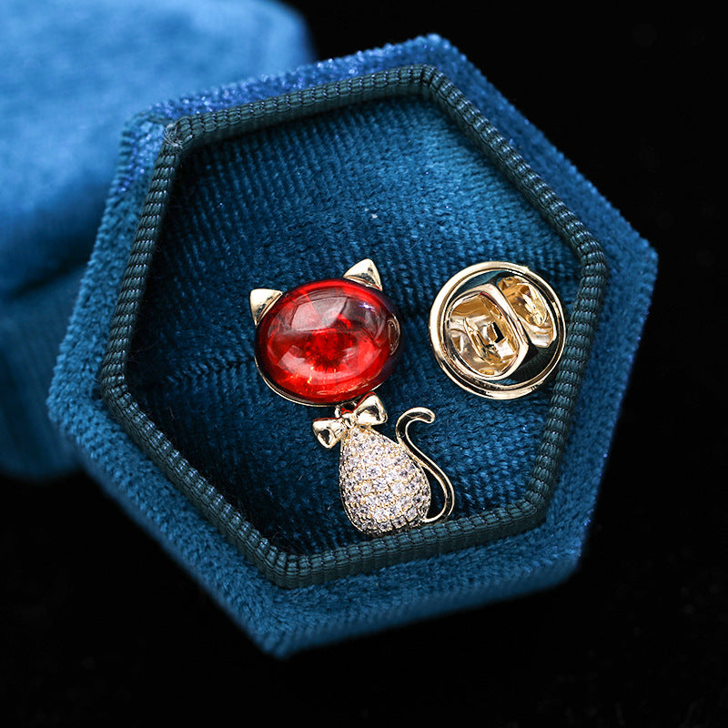 2025 Little bee cat zodiac cow brooch anti-light buckle temperament suit brooch pin fixed clothes accessories