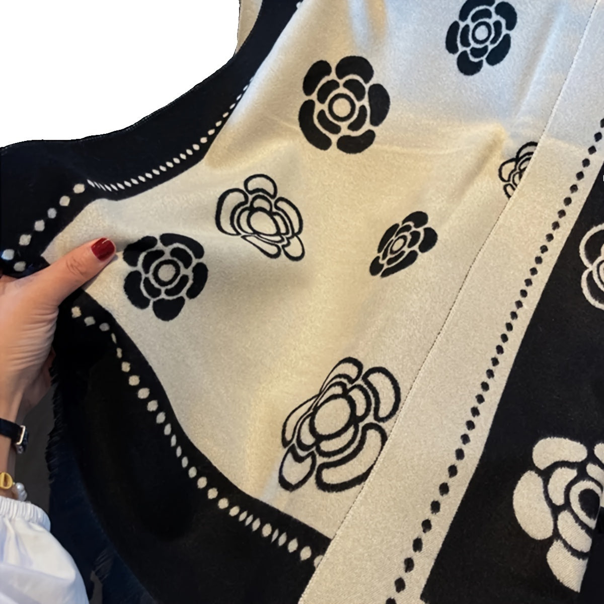 Camellia Flower Soft Shawl Scarf - Warm, Versatile, and Coldproof with Imitation Cashmere Feel - Perfect for Autumn and Winter, Short Beard Friendly, Stylish and Gentle on Skin