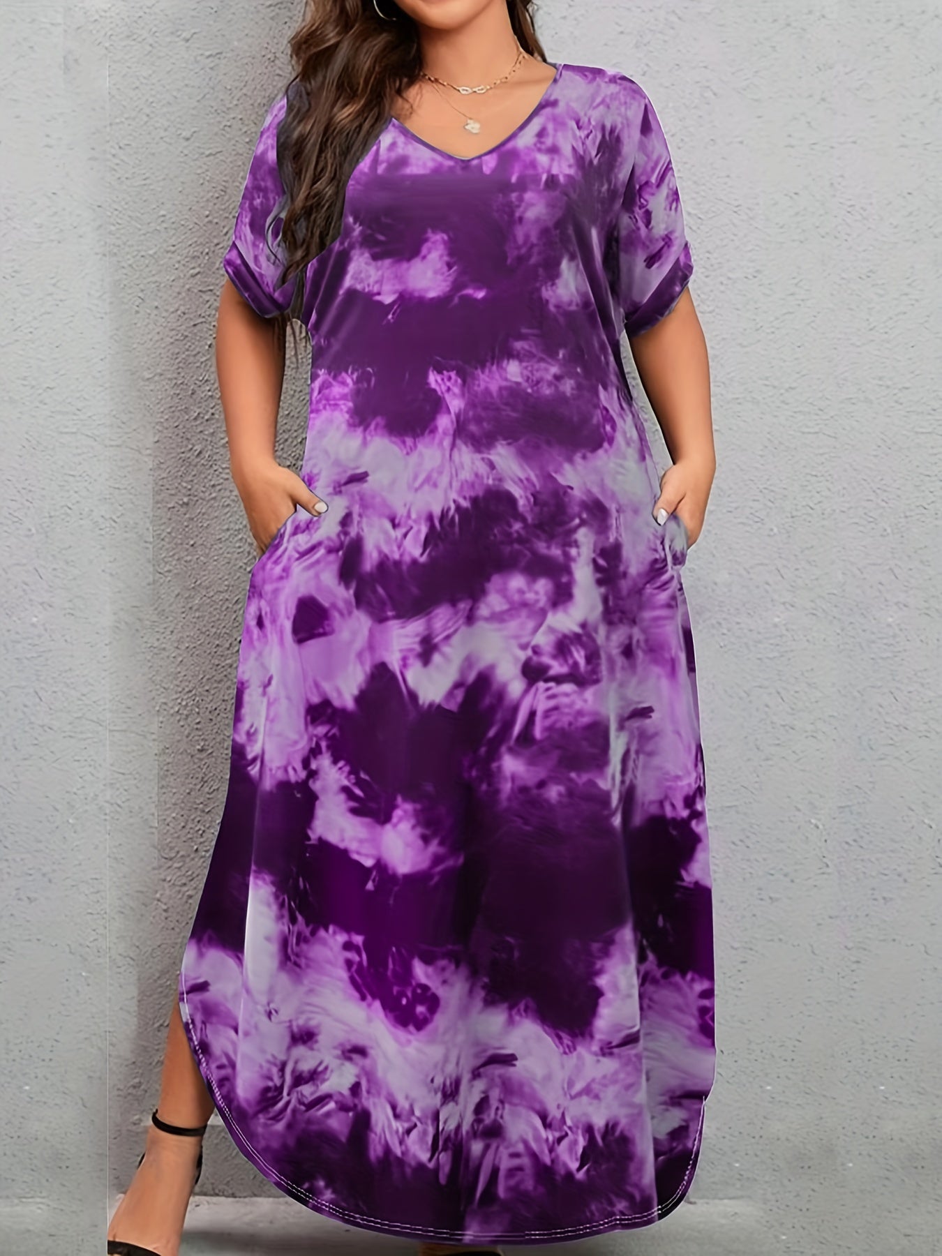 Plus Size V-Neck Tie Dye Print Curved Hem Long Length Dress - Soft Medium Stretch Polyester, Loose Fit, Short Sleeve, Pocket, Pullover, Random Printing - Perfect for Weekend Casual Spring, Summer, and Fall Occasions