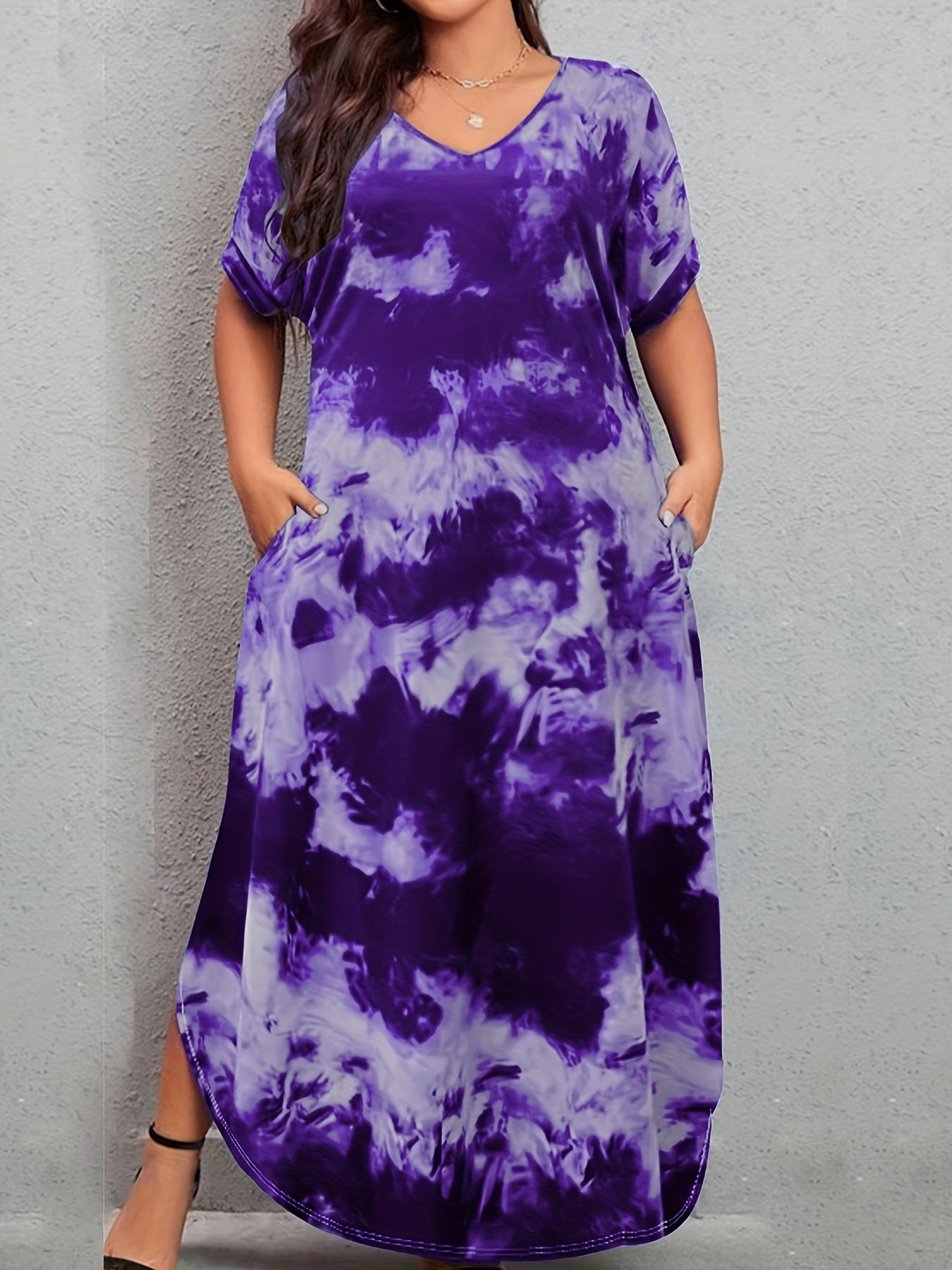 Plus Size V-Neck Tie Dye Print Curved Hem Long Length Dress - Soft Medium Stretch Polyester, Loose Fit, Short Sleeve, Pocket, Pullover, Random Printing - Perfect for Weekend Casual Spring, Summer, and Fall Occasions