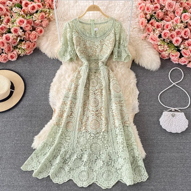Summer new gentle style round-neck dress with water-soluble hollowed-out lace waist shows thin dress elegant temperament big swing skirt