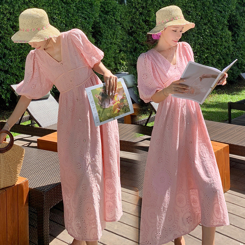 2025 chic and beautiful temperament hollow lace dress women's summer super good-looking V-neck bubble sleeve vacation dress