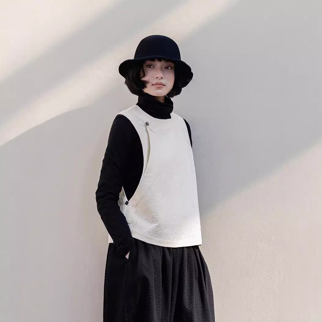 2025 New Chinese vest, high-end sense, white autumn literary buckle vest, simple and versatile sleeveless vest B0945