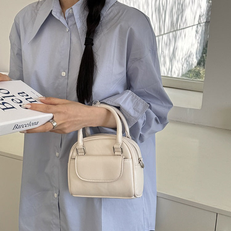 ZLLKL 2025 Handbag Women's popular New Niche Design Shell Bag Retro Versatile Hand Carry Bowling Crossbody Small Square Bag