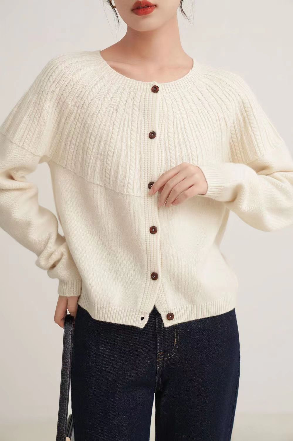 Autumn and winter new women's knitted cardigan top fashion temperament long-sleeved jacket sweater thin short crew neck