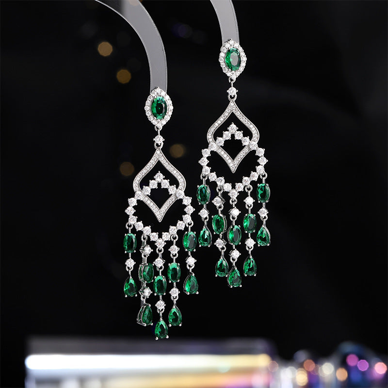 2025 Exaggerated atmosphere heavy industry earrings personalized fashion banquet dress bridal temperament light luxury long fringed water drop earrings