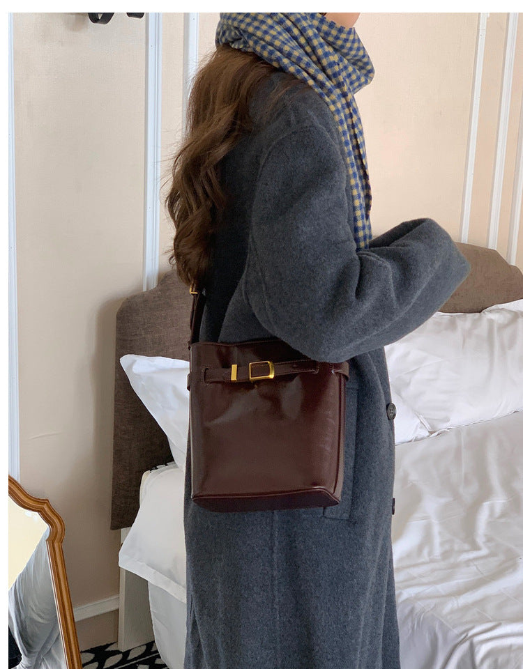ZLLKL 2025 Korean version ins oil wax leather shoulder crossbody small bag women's popular senior sense retro simple bucket bag women's bag
