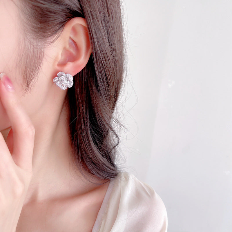 2025 Niche design high-end micro-inlaid zirconium flower earrings fashionable commuting elegant flower three-dimensional camellia stud earrings