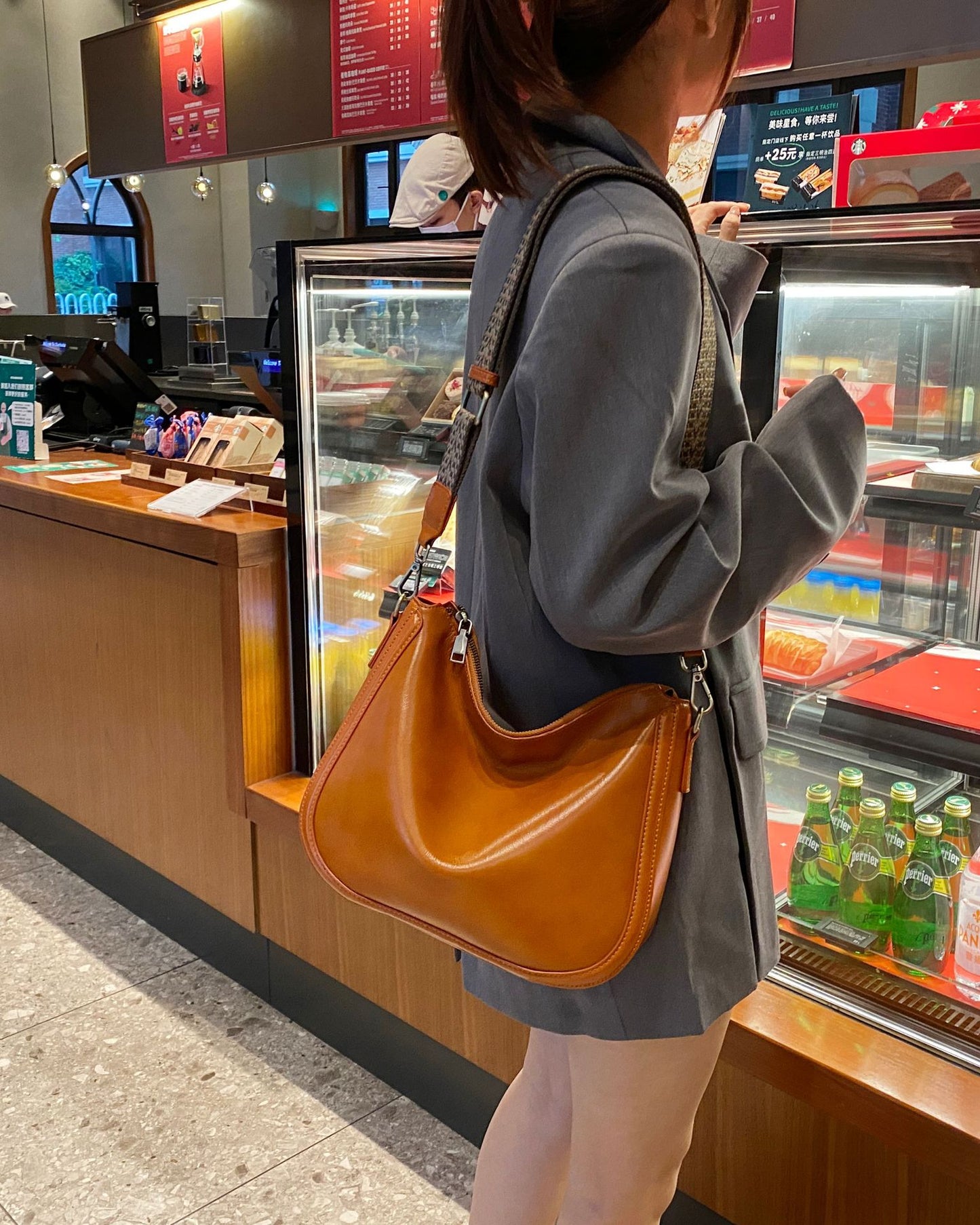 ZllKl First Layer Cowhide New Crossbody Bag Women's All-Match Underarm Genuine Leather Bag Plant Leather Retro Bucket Bag Guangzhou Wholesale