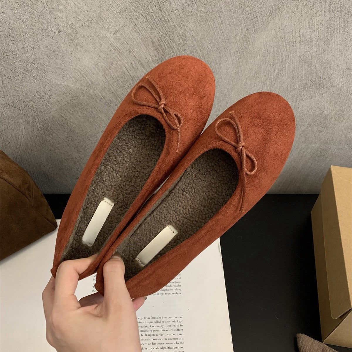 2025 Suede round head shallow mouth single shoes women's velvet bean shoes women's winter new retro casual one-pedal thermal cotton shoes