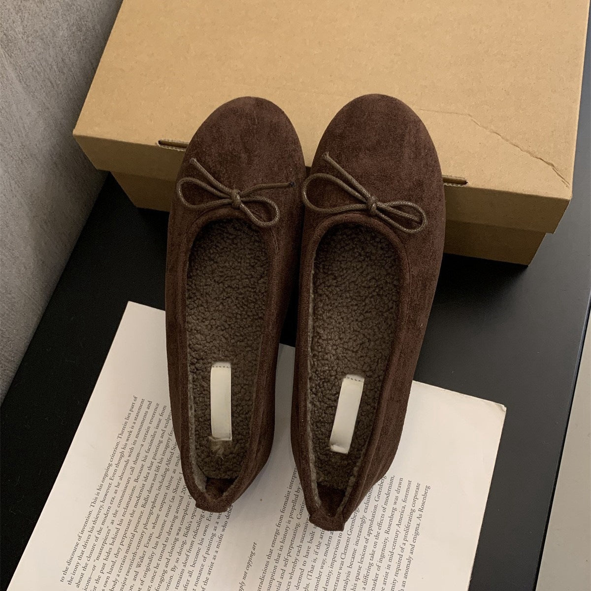 2025 Suede round head shallow mouth single shoes women's velvet bean shoes women's winter new retro casual one-pedal thermal cotton shoes