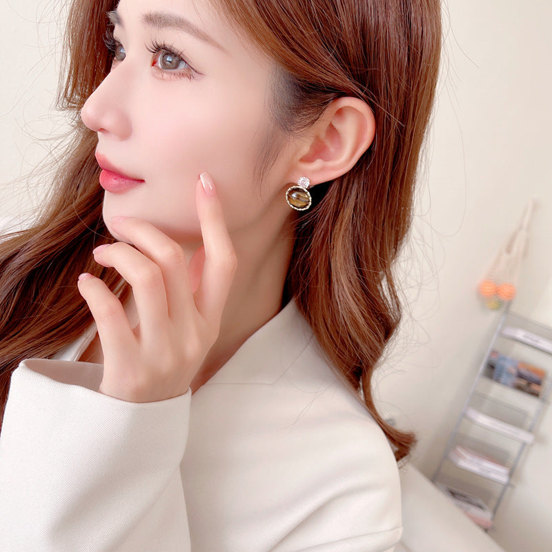 2025 Simple, fashionable and versatile temperament earrings, exquisite niche amber trendy girl earrings s925 silver needle round pearl stud earrings