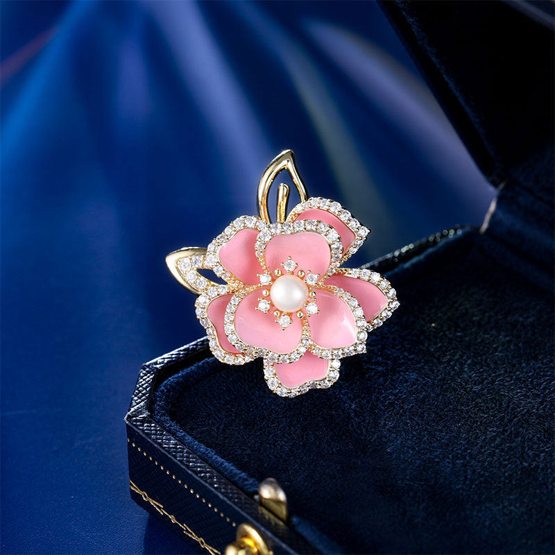 2025 New pink three-dimensional camellia brooch high-end niche design flower brooch blazer pin accessories