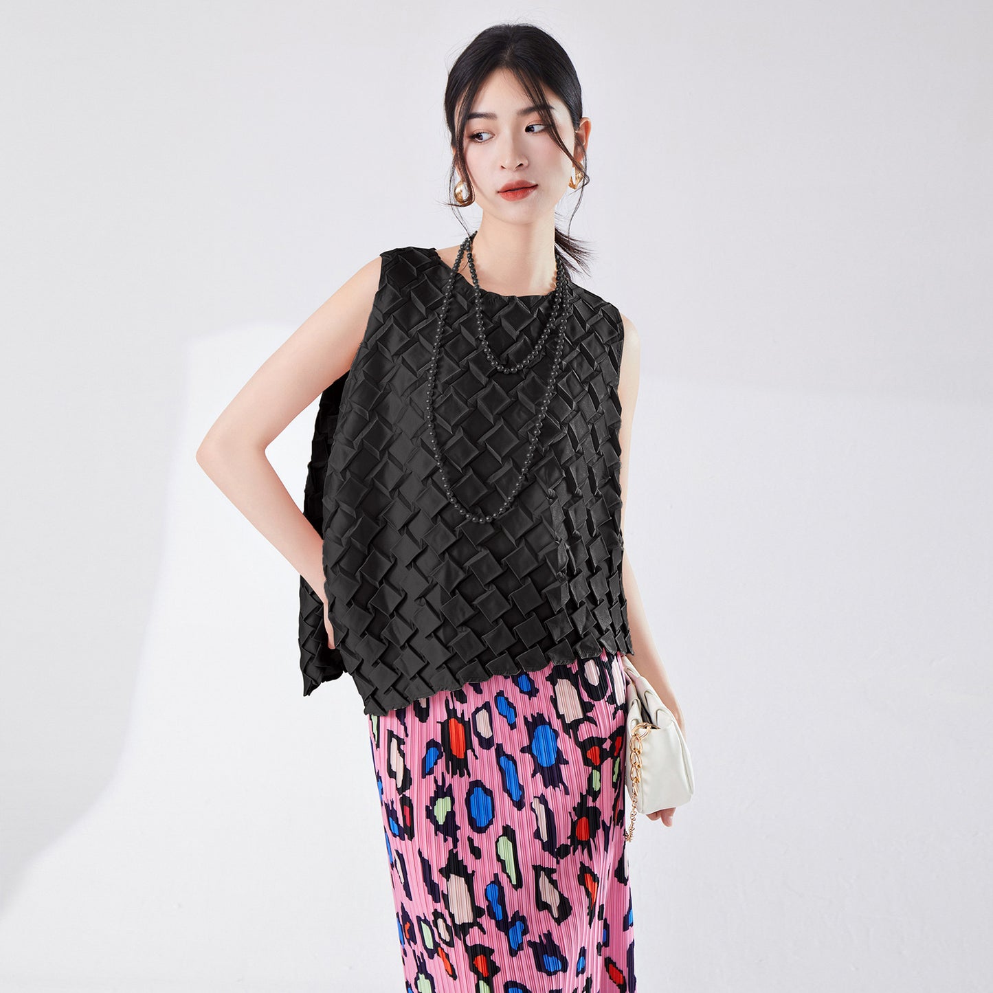 2025 Miyake Large Size Women's Summer Women's Top New Design Sense Irregular Fashion Commuter Versatile Sleeveless T-Shirt