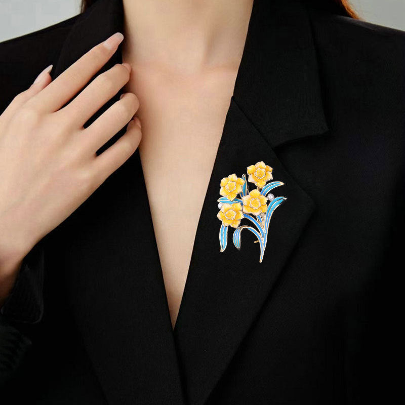 2025 Temperament high-grade matte enamel glaze two-color pink yellow rose flower hold brooch femininity versatile bouquet pin accessories