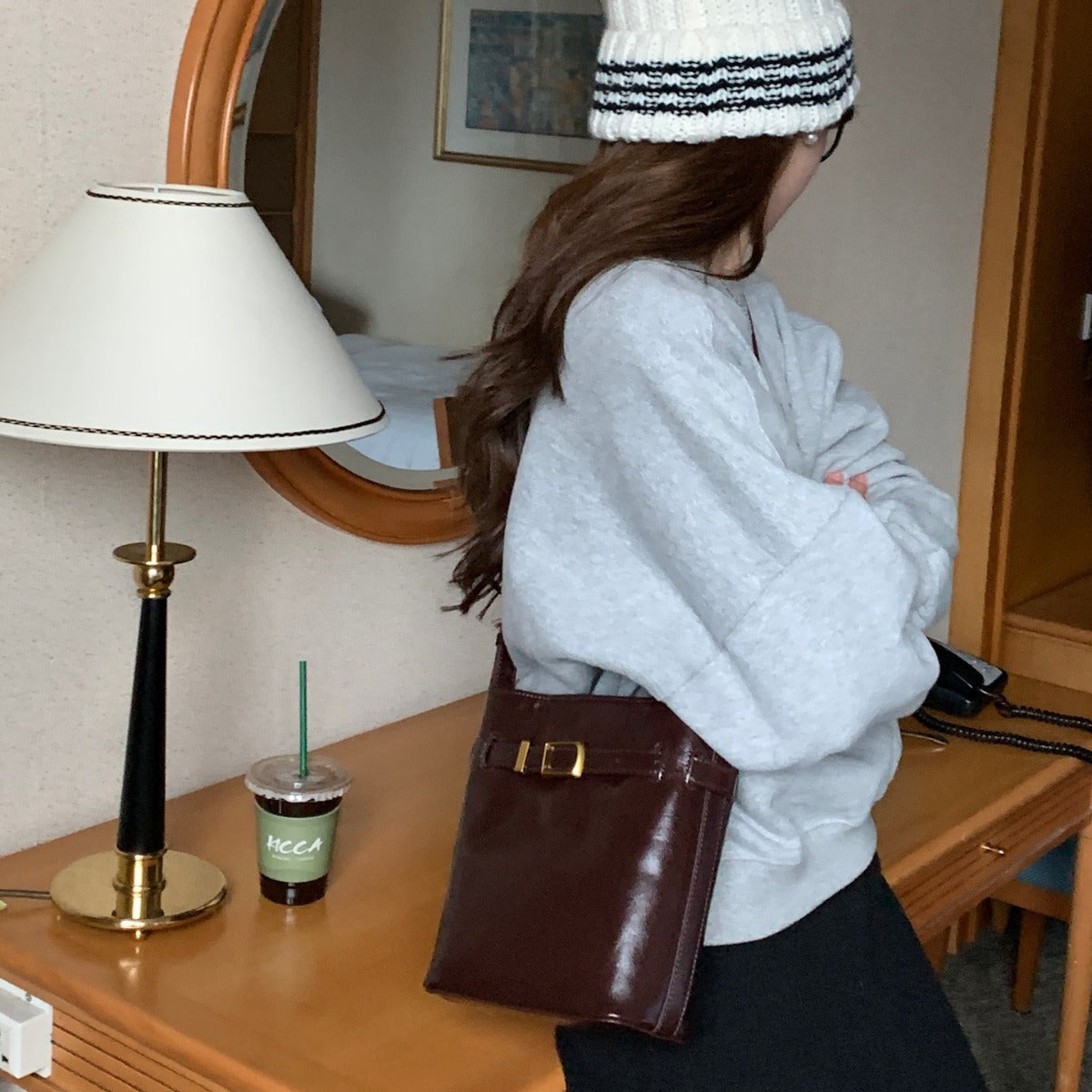 ZLLKL 2025 Korean version ins oil wax leather shoulder crossbody small bag women's popular senior sense retro simple bucket bag women's bag