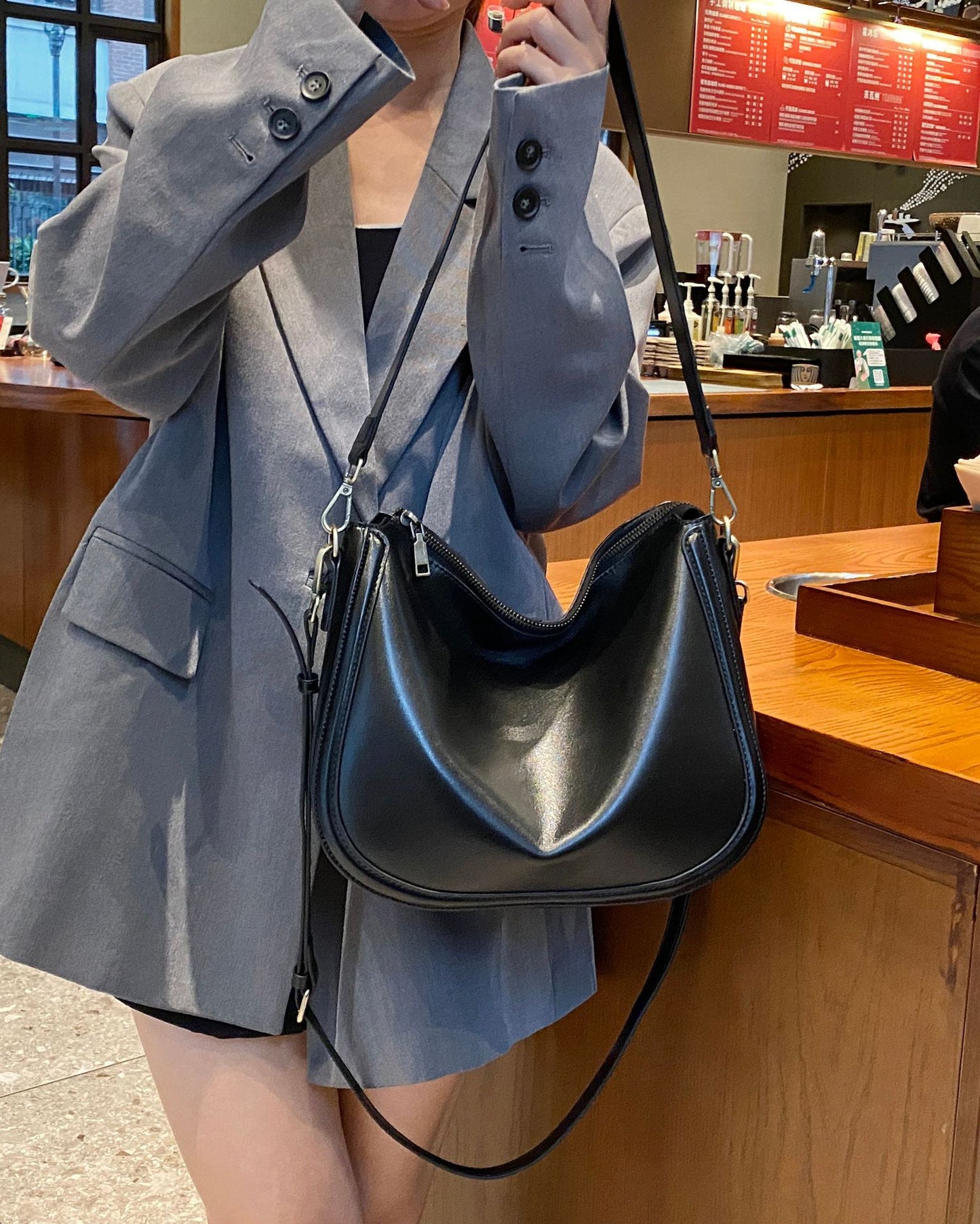 ZllKl First Layer Cowhide New Crossbody Bag Women's All-Match Underarm Genuine Leather Bag Plant Leather Retro Bucket Bag Guangzhou Wholesale