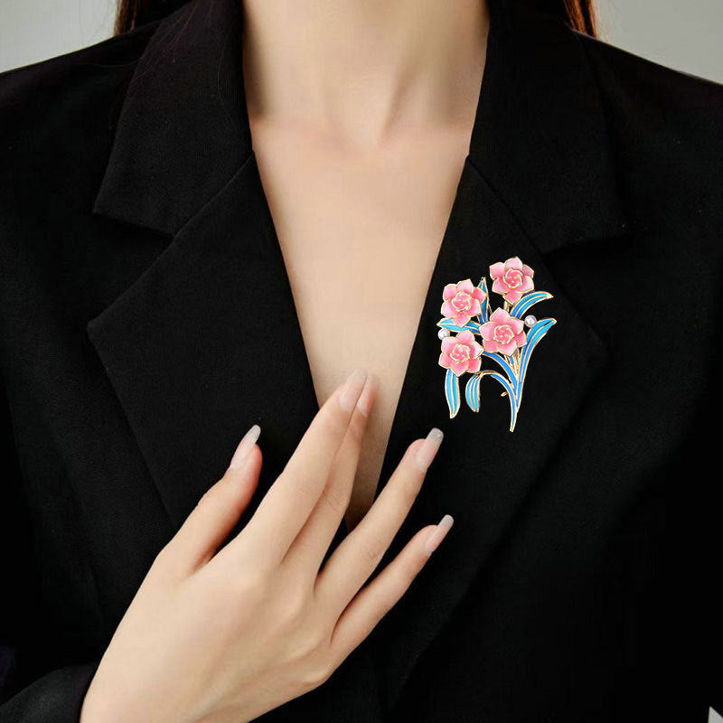 2025 Temperament high-grade matte enamel glaze two-color pink yellow rose flower hold brooch femininity versatile bouquet pin accessories
