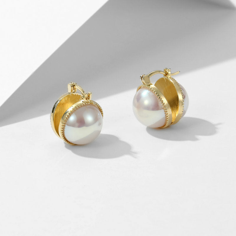 2025 Korean version Dongdaemun niche design earrings Internet celebrity temperament earrings new V-shaped opening double-sided pearl stud earrings