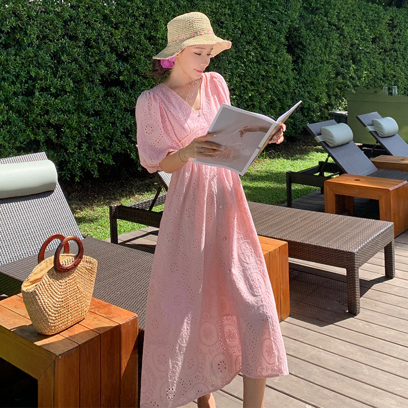 2025 chic and beautiful temperament hollow lace dress women's summer super good-looking V-neck bubble sleeve vacation dress