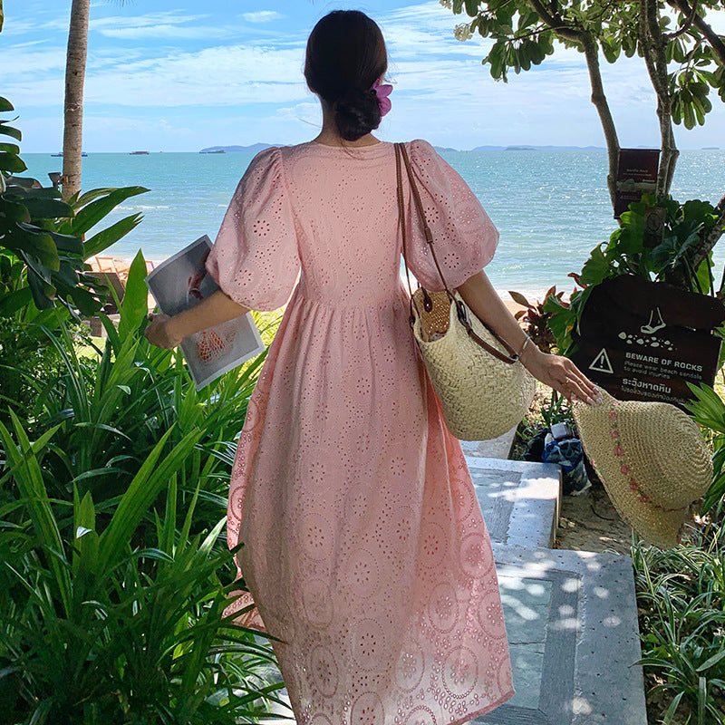 2025 chic and beautiful temperament hollow lace dress women's summer super good-looking V-neck bubble sleeve vacation dress