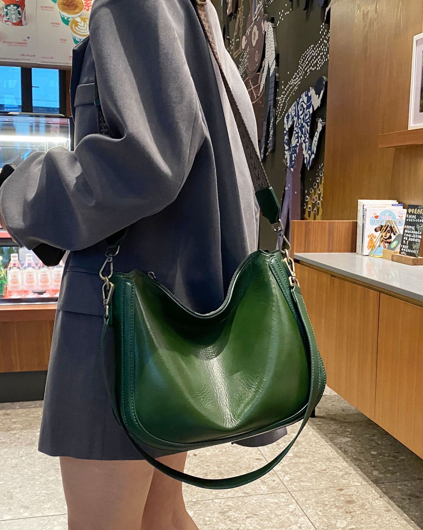 ZllKl First Layer Cowhide New Crossbody Bag Women's All-Match Underarm Genuine Leather Bag Plant Leather Retro Bucket Bag Guangzhou Wholesale
