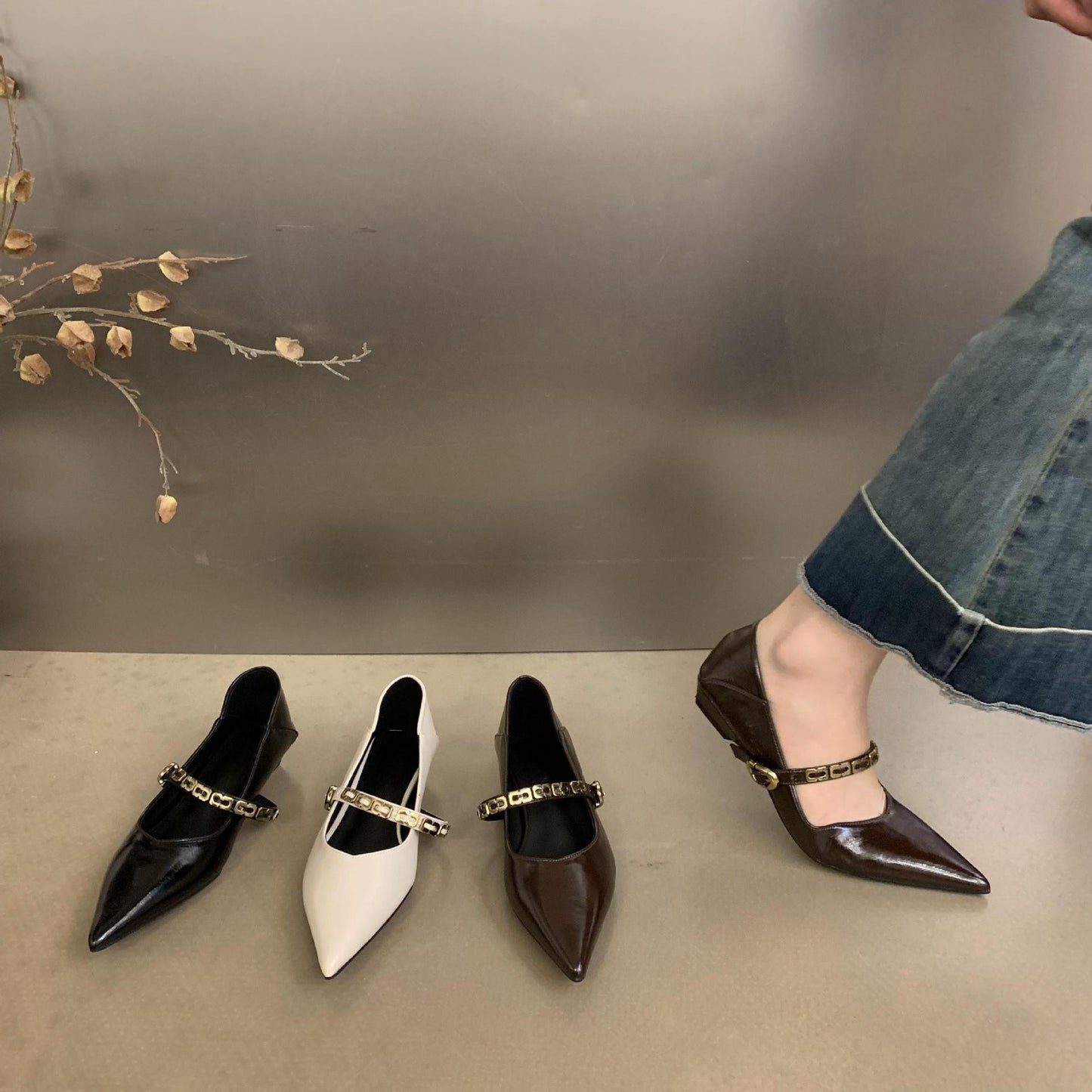 2025 Pointed low-heeled single shoes women's popular autumn new Korean version retro one-word buckle with skirt shallow mouth Mary Jane shoes