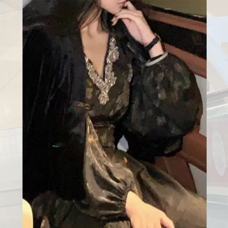 2025 Early spring new Hepburn style high-end v-neck velvet dress women's retro diamond-encrusted niche temperament long dress