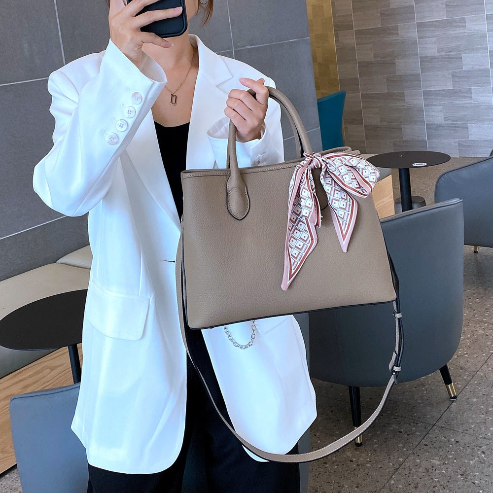 live broadcast of the new first-layer cowhide Princess Diana bag, fashionable versatile portable messenger bag, trendy leather women's bag 5565