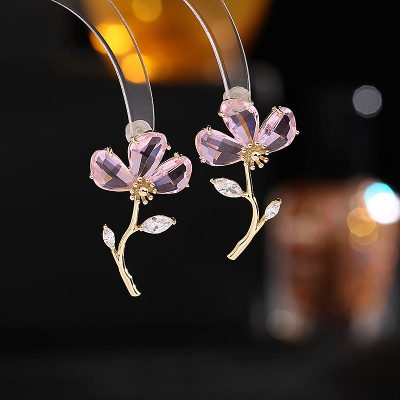 2025 Korean version of s925 silver needle sweet temperament earrings, female crystal zircon stud earrings, trendy niche design, beautiful flower earrings