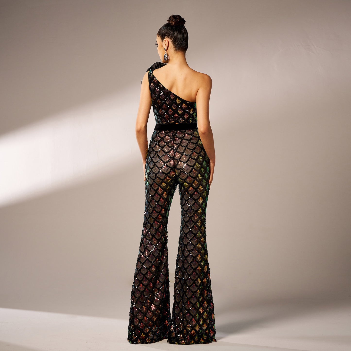 r 2025 new high-end one-shoulder diagonal collar banquet sequined slim-fit evening dress bridesmaid dress jumpsuit women