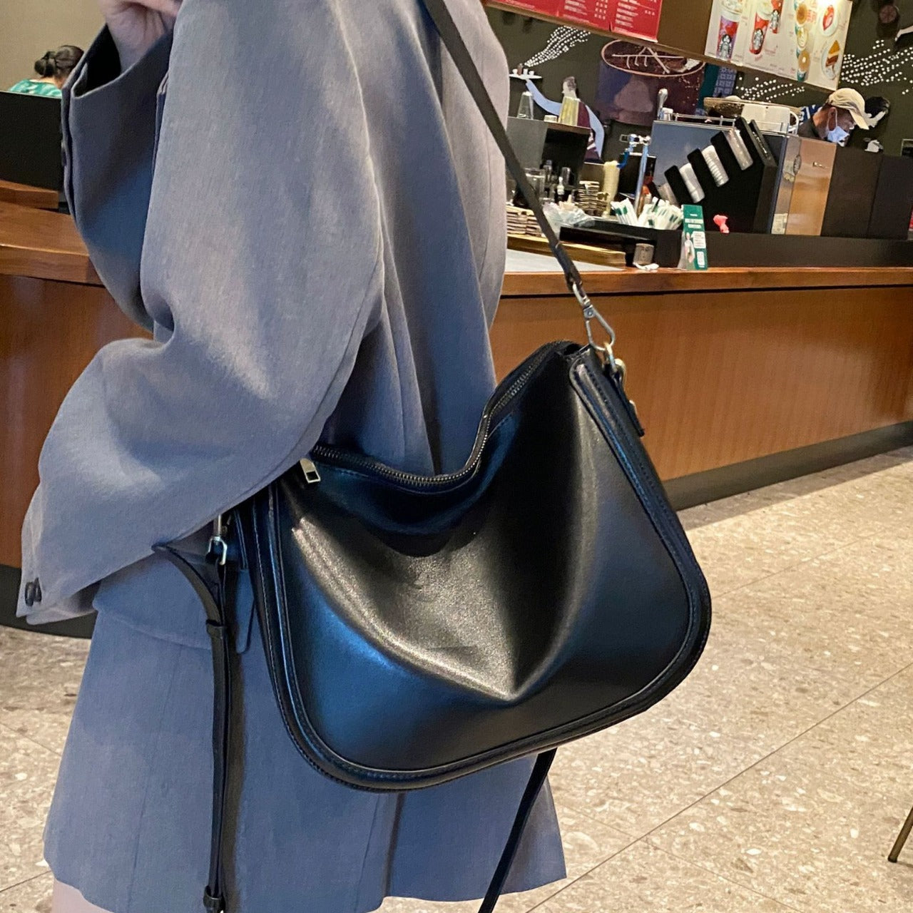 ZllKl First Layer Cowhide New Crossbody Bag Women's All-Match Underarm Genuine Leather Bag Plant Leather Retro Bucket Bag Guangzhou Wholesale