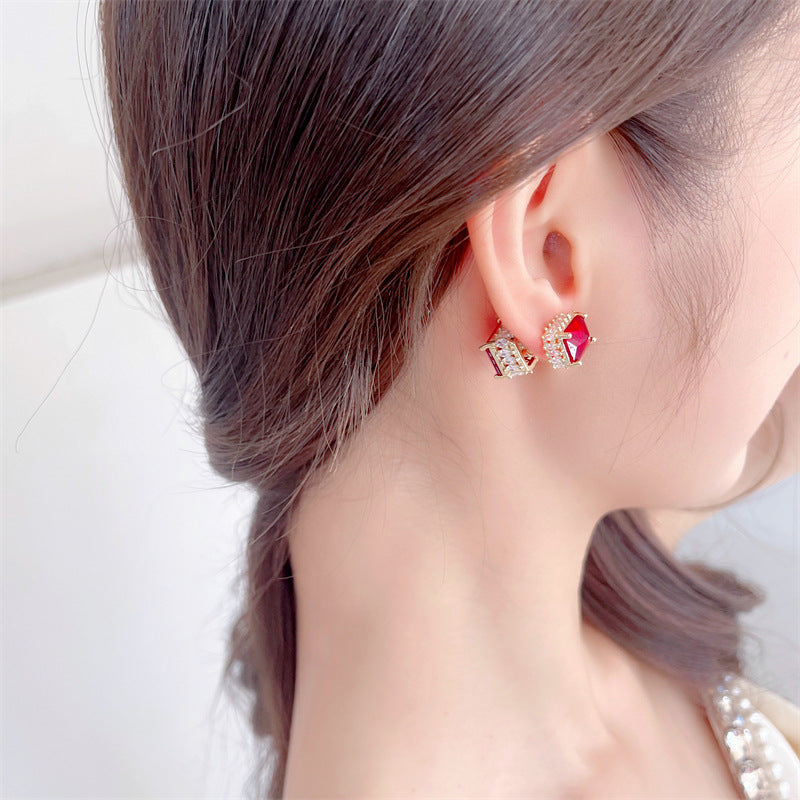 2025 Light luxury design sense, many earrings, super flash zircon inlaid earrings, three-dimensional square geometric front and rear two earrings.