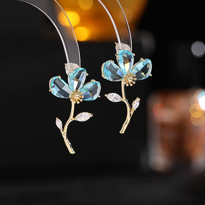 2025 Korean version of s925 silver needle sweet temperament earrings, female crystal zircon stud earrings, trendy niche design, beautiful flower earrings
