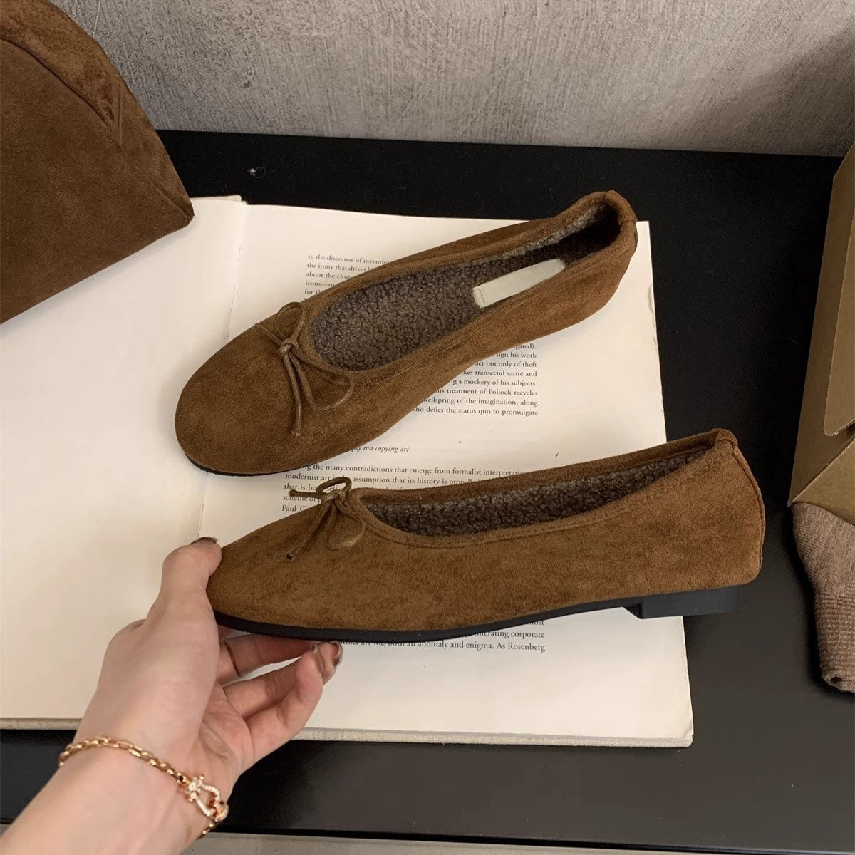 2025 Suede round head shallow mouth single shoes women's velvet bean shoes women's winter new retro casual one-pedal thermal cotton shoes