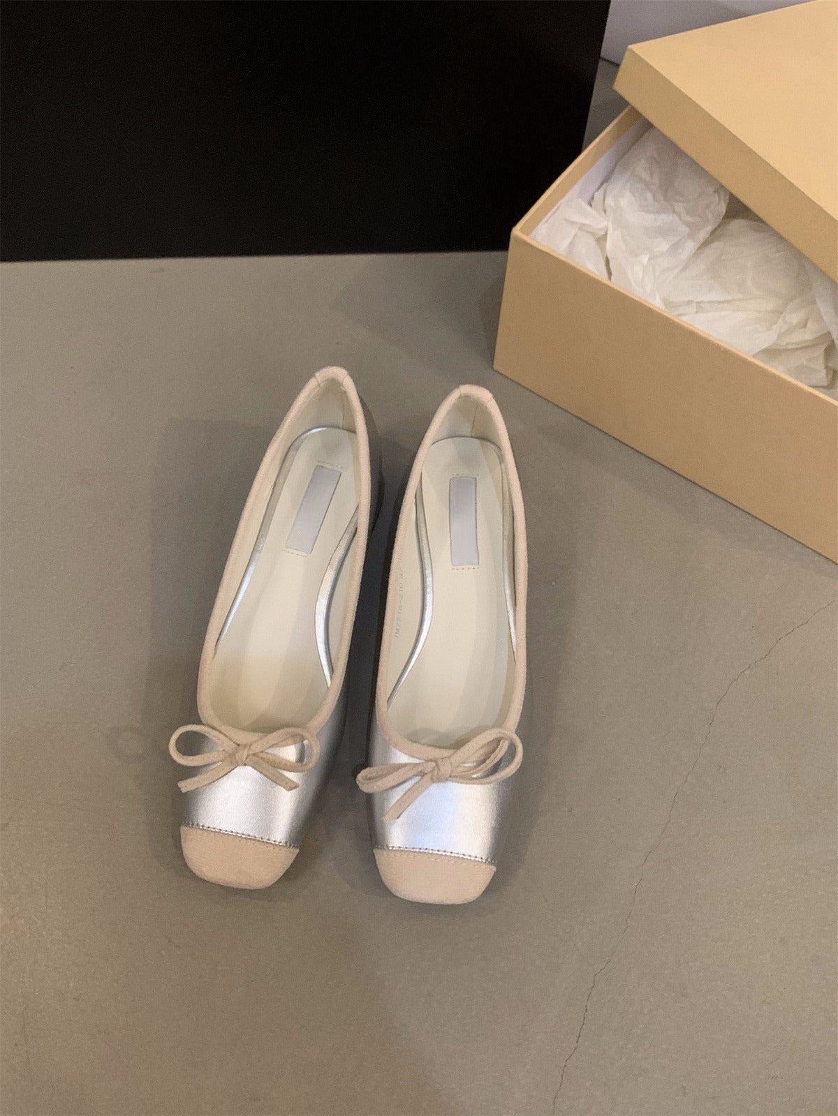 2025 Coarse heel small fragrant silver single shoes women's shoes spring and autumn popular new spring with skirt gentle evening shoes