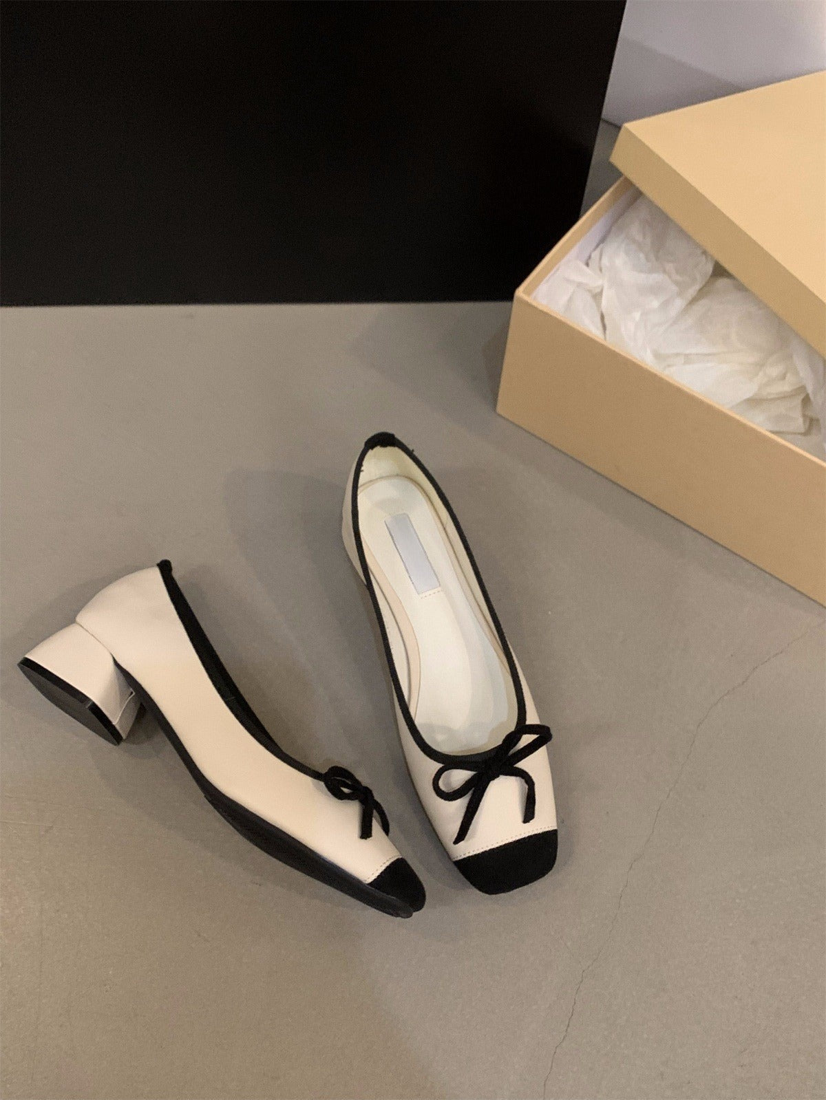 2025 Coarse heel small fragrant silver single shoes women's shoes spring and autumn popular new spring with skirt gentle evening shoes