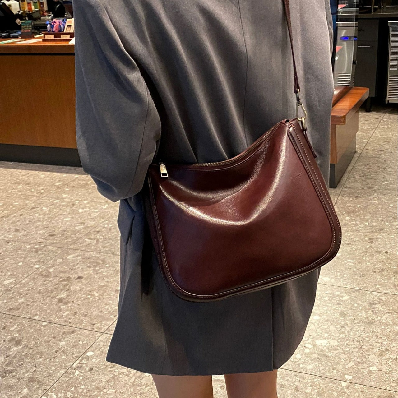ZllKl First Layer Cowhide New Crossbody Bag Women's All-Match Underarm Genuine Leather Bag Plant Leather Retro Bucket Bag Guangzhou Wholesale