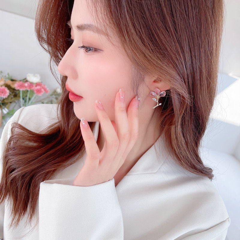 2025 Korean version of s925 silver needle sweet temperament earrings, female crystal zircon stud earrings, trendy niche design, beautiful flower earrings