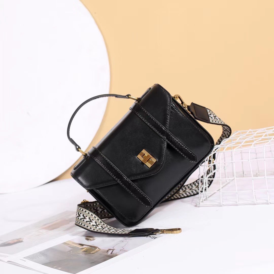 Leather locomotive bag first layer cowhide mail carrier bag vegetable tanned leather retro casual New women's bag oil wax leather bag 88820