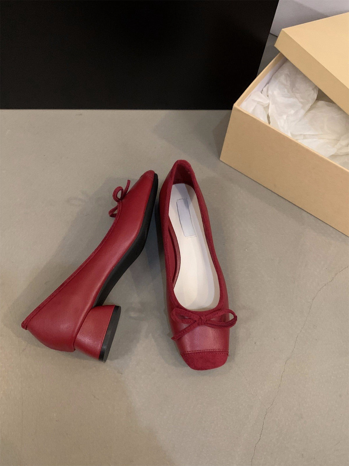 2025 Coarse heel small fragrant silver single shoes women's shoes spring and autumn popular new spring with skirt gentle evening shoes