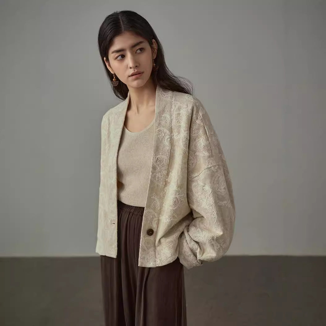 2025 Autumn short coat for women, autumn outer wear, new Chinese V-neck loose heavy industry embroidered cardigan top B0815