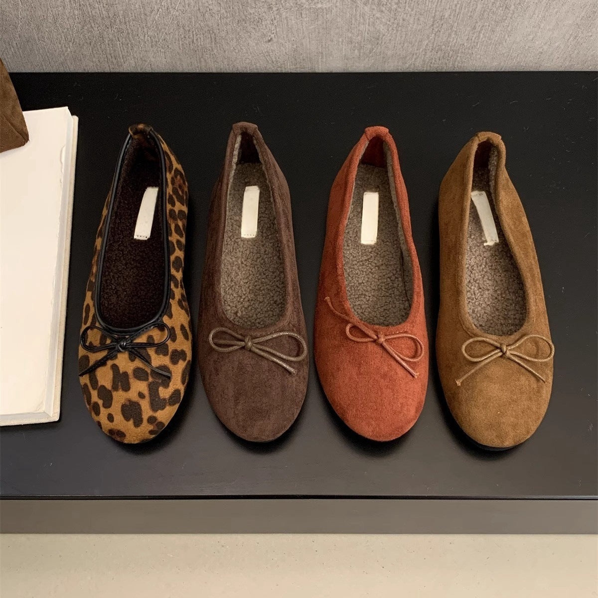 2025 Suede round head shallow mouth single shoes women's velvet bean shoes women's winter new retro casual one-pedal thermal cotton shoes