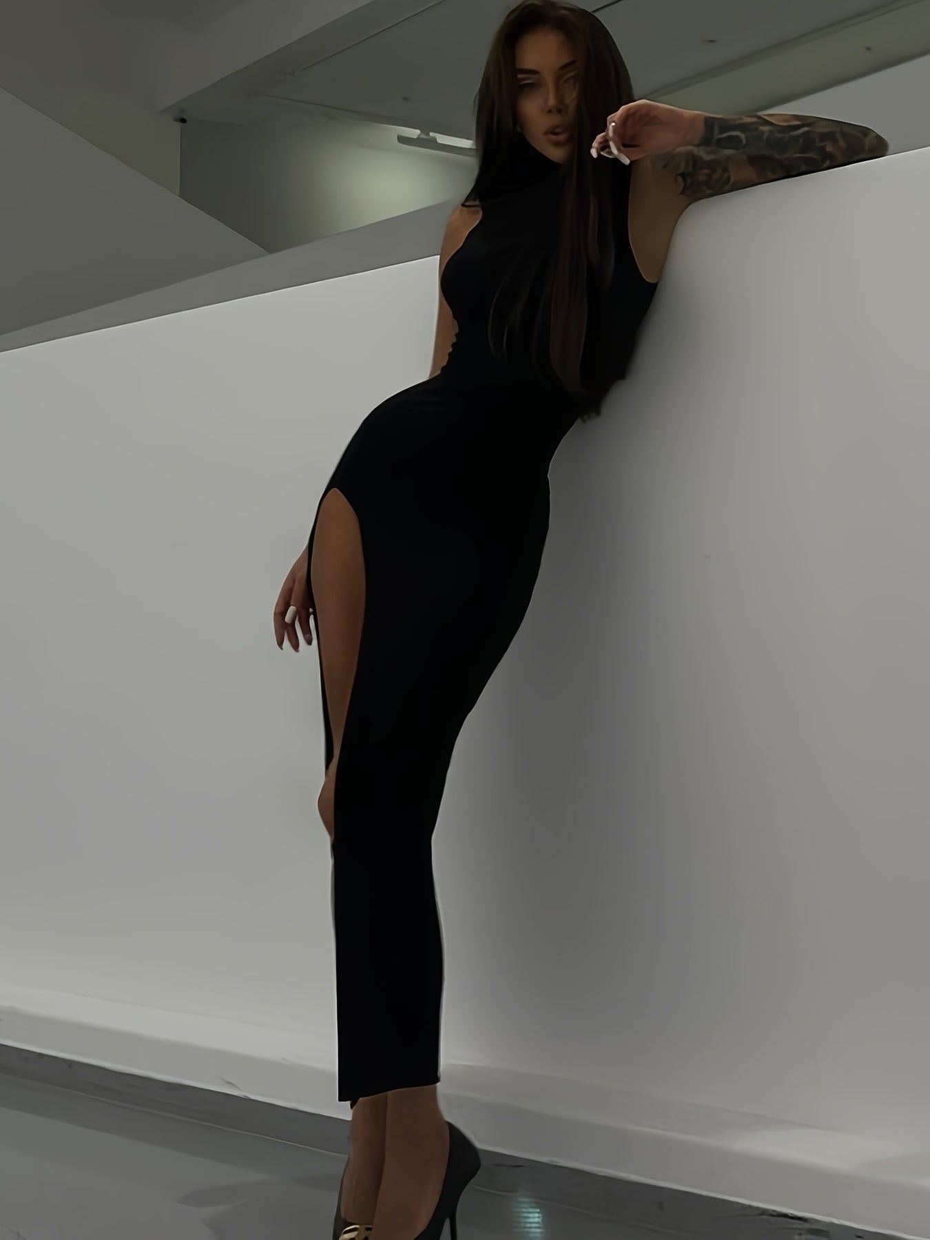 Elegant High-Neck Bodycon Dress: Chic Midi with Thigh Split, Perfect Spring & Summer Wear for Timeless Allure