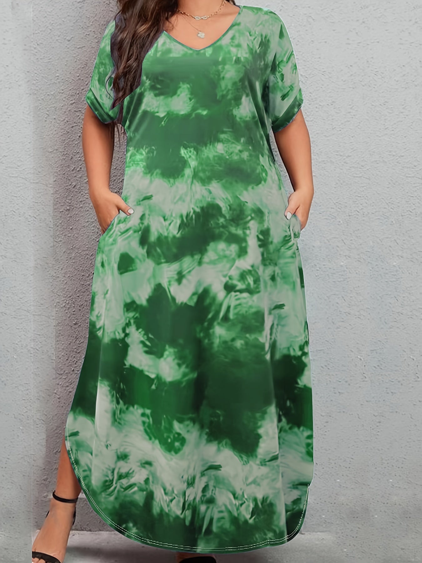 Plus Size V-Neck Tie Dye Print Curved Hem Long Length Dress - Soft Medium Stretch Polyester, Loose Fit, Short Sleeve, Pocket, Pullover, Random Printing - Perfect for Weekend Casual Spring, Summer, and Fall Occasions